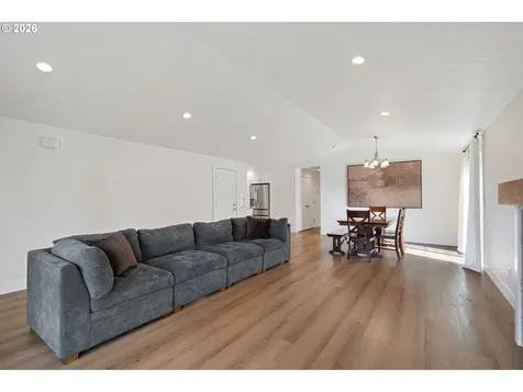 7685 SE Henderson Street Portland OR 97206