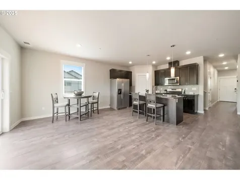 2360 N R Street Washougal WA 98671