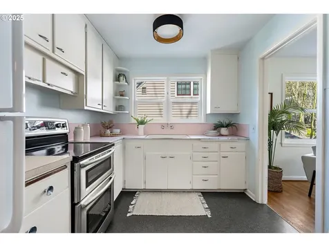715 SE 62nd Avenue Portland OR 97215