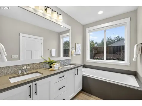 16332 Earhart Avenue Oregon City OR 97045