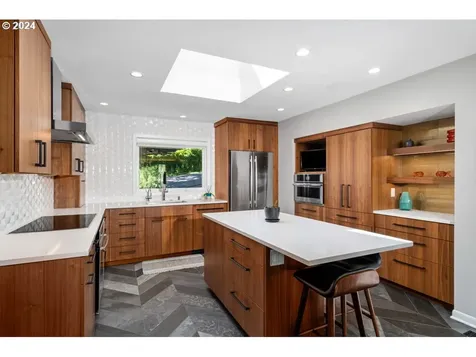 10218 SW 61st Avenue Portland OR 97219