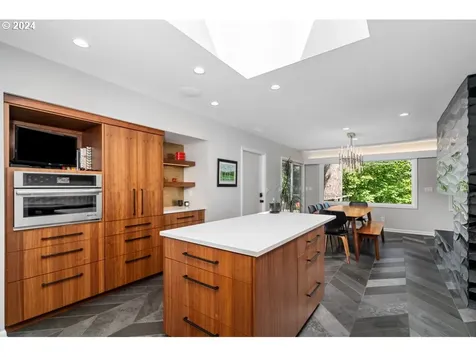 10218 SW 61st Avenue Portland OR 97219