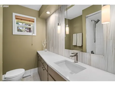 10218 SW 61st Avenue Portland OR 97219