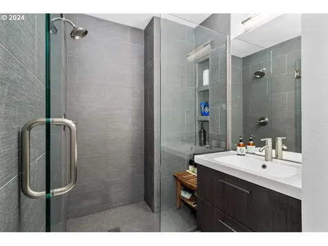 10218 SW 61st Avenue Portland OR 97219