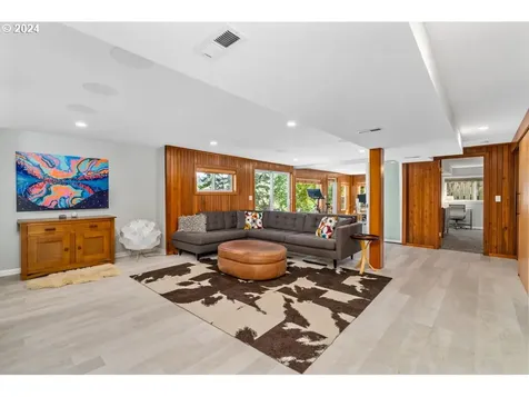 10218 SW 61st Avenue Portland OR 97219