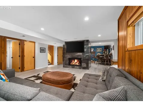 10218 SW 61st Avenue Portland OR 97219
