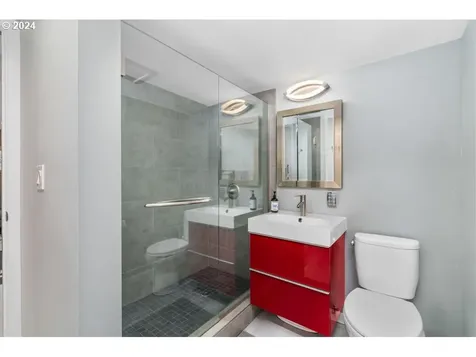 10218 SW 61st Avenue Portland OR 97219