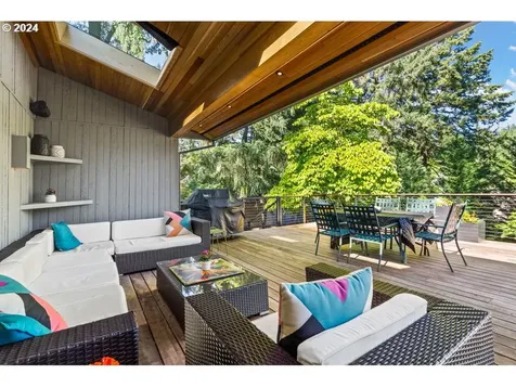 10218 SW 61st Avenue Portland OR 97219