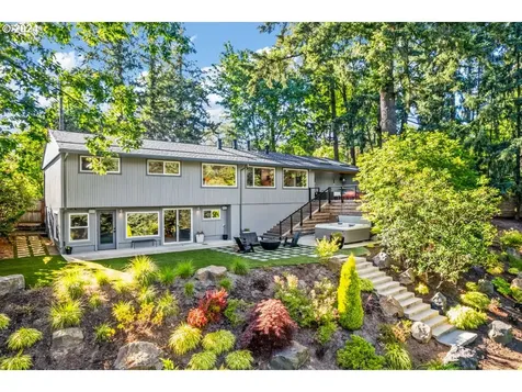 10218 SW 61st Avenue Portland OR 97219