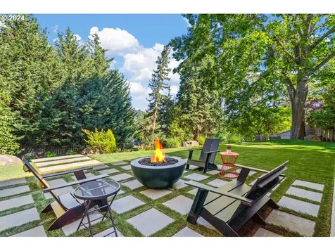 10218 SW 61st Avenue Portland OR 97219