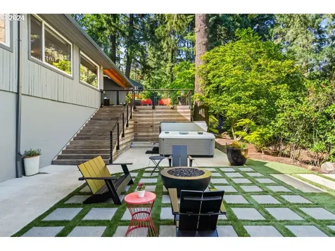 10218 SW 61st Avenue Portland OR 97219