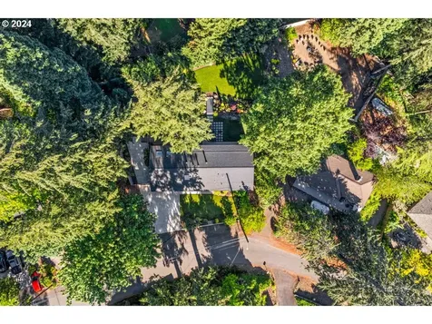 10218 SW 61st Avenue Portland OR 97219