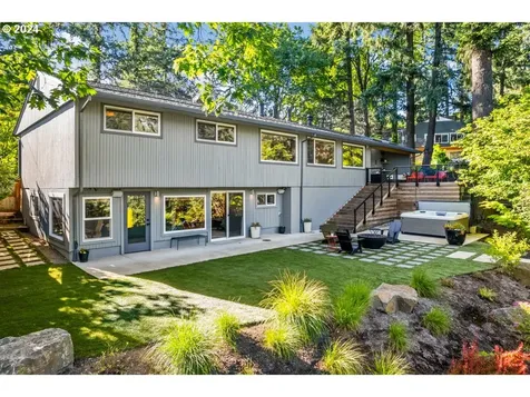 10218 SW 61st Avenue Portland OR 97219