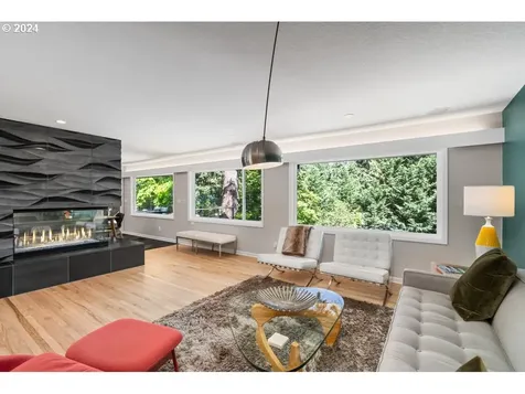 10218 SW 61st Avenue Portland OR 97219