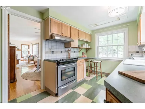 3305 SE 76th Avenue Portland OR 97206