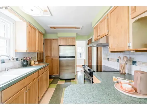 3305 SE 76th Avenue Portland OR 97206