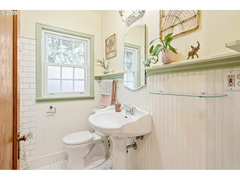 3305 SE 76th Avenue Portland OR 97206