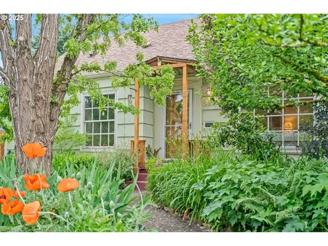 3305 SE 76th Avenue Portland OR 97206