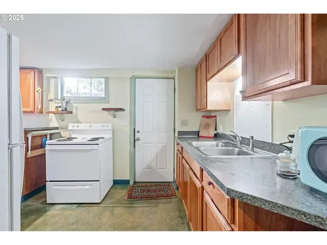 3305 SE 76th Avenue Portland OR 97206