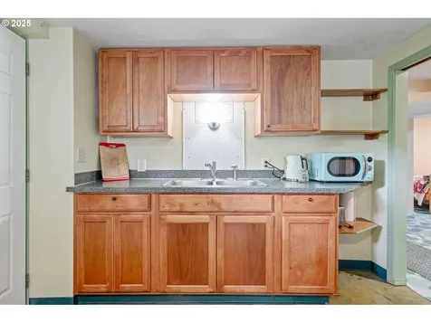3305 SE 76th Avenue Portland OR 97206