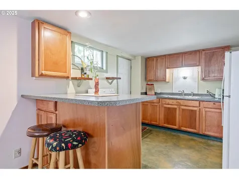 3305 SE 76th Avenue Portland OR 97206