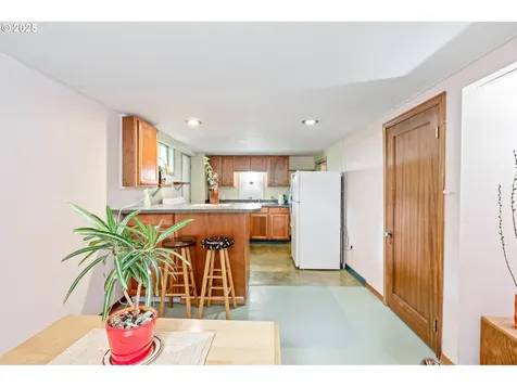 3305 SE 76th Avenue Portland OR 97206