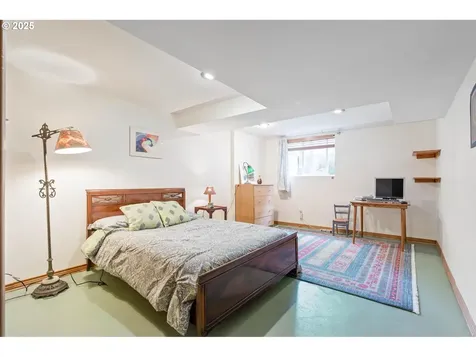 3305 SE 76th Avenue Portland OR 97206