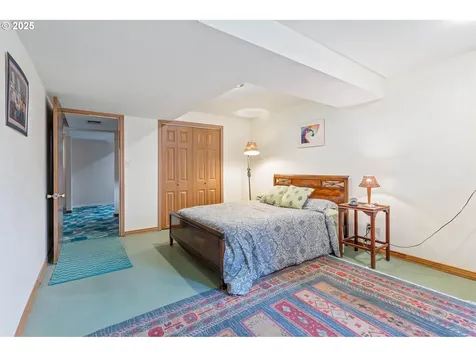 3305 SE 76th Avenue Portland OR 97206