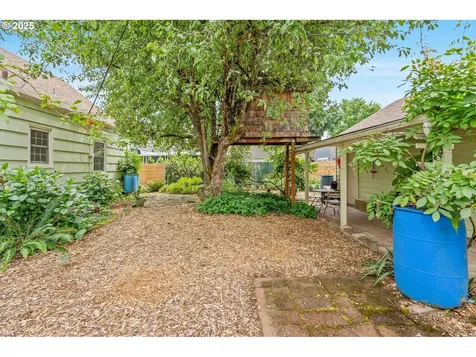 3305 SE 76th Avenue Portland OR 97206