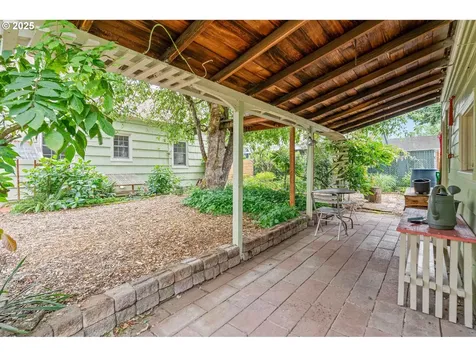 3305 SE 76th Avenue Portland OR 97206