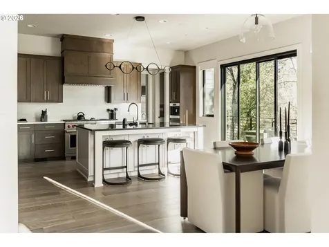 4560 SW 59th Avenue Portland OR 97211