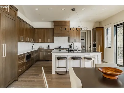 4560 SW 59th Avenue Portland OR 97211
