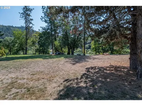 290 Singing Waters Road Winchester OR 97495