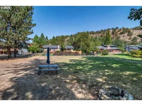 290 Singing Waters Road Winchester OR 97495