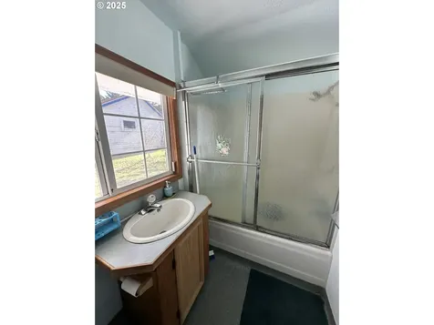 6835 SW Galley Avenue Lincoln City OR 97367