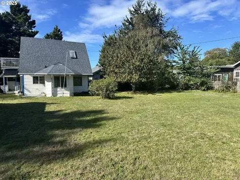 6835 SW Galley Avenue Lincoln City OR 97367