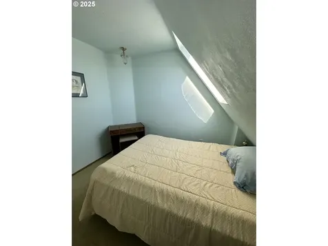 6835 SW Galley Avenue Lincoln City OR 97367