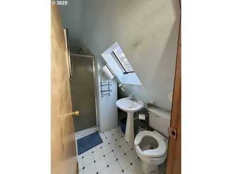 6835 SW Galley Avenue Lincoln City OR 97367