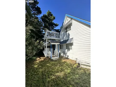 6835 SW Galley Avenue Lincoln City OR 97367