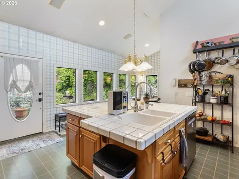 2319 Emerald Drive NW Salem OR 97304