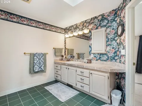 2319 Emerald Drive NW Salem OR 97304