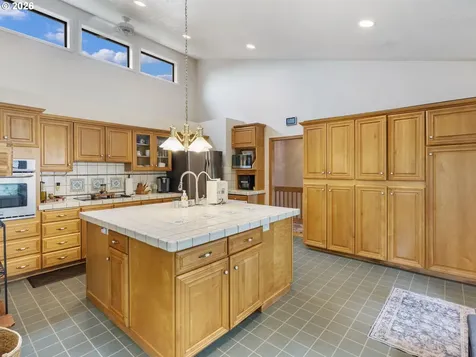 2319 Emerald Drive NW Salem OR 97304