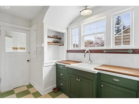 2023 NE Highland Street Portland OR 97211
