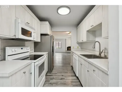 4324 NE 125th Place Portland OR 97230