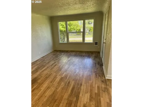 1965 D Street Springfield OR 97477