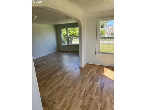 1965 D Street Springfield OR 97477