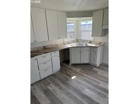 1965 D Street Springfield OR 97477