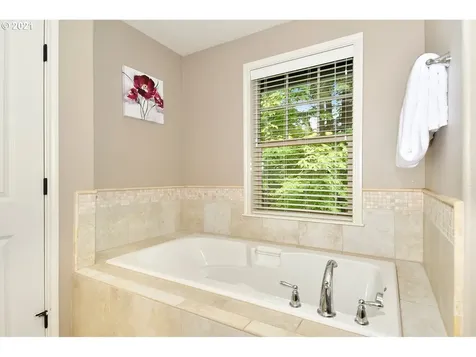 4583 Trillium Woods Lake Oswego OR 97035