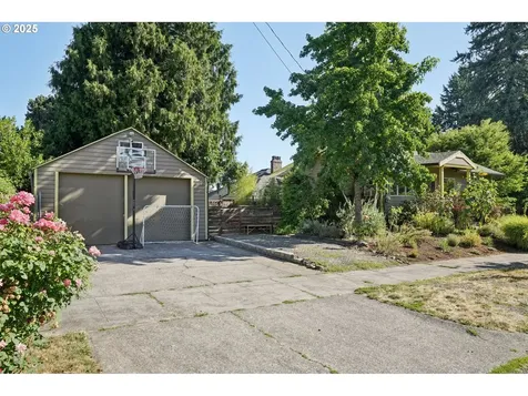 7533 NE Mason Street Portland OR 97218