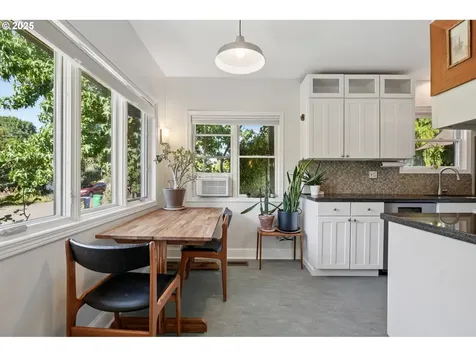 7533 NE Mason Street Portland OR 97218